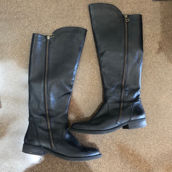 Also Shawny riding tall boots - Picture 2 of 5